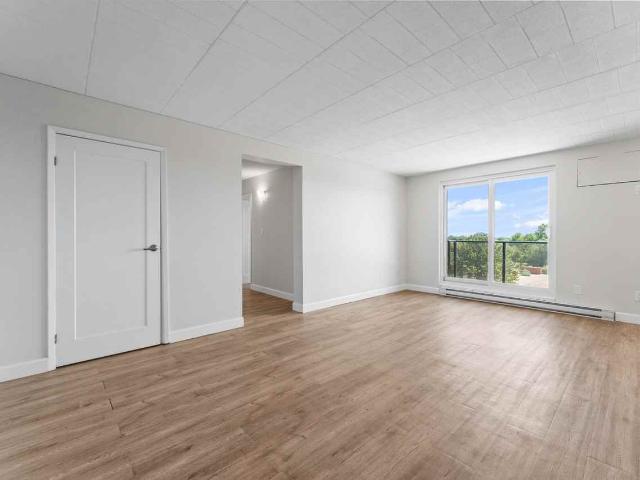 Place Tecumseh Apartments 1 Bedroom Apartment for Rent at 11886 Tecumseh Rd E, Tecumseh, ON N8N 3C2