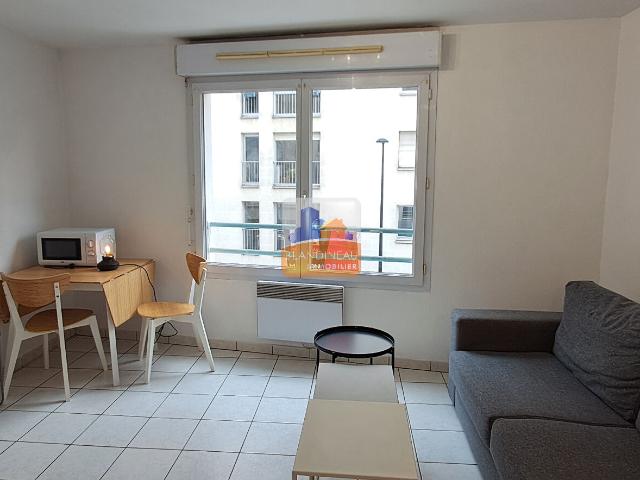 Place VIARMEStudio meublé dans immeuble sécurisé18.36m²