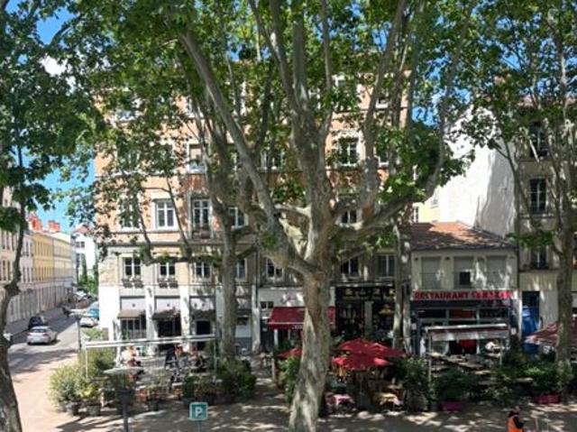 Place Voltaire T2 avec vue dégagée