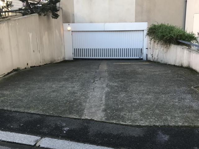 Place de parking à proximité Sanitat