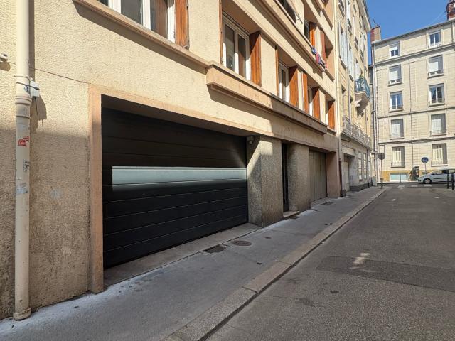 PLACE DE PARKING BOX SECURISE / JEAN JAURES