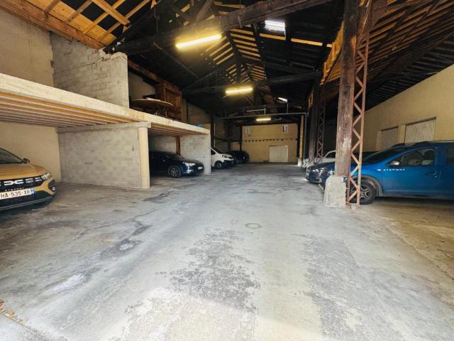 PLACE DE PARKING DANS HANGAR FERME RUE PALESTRO