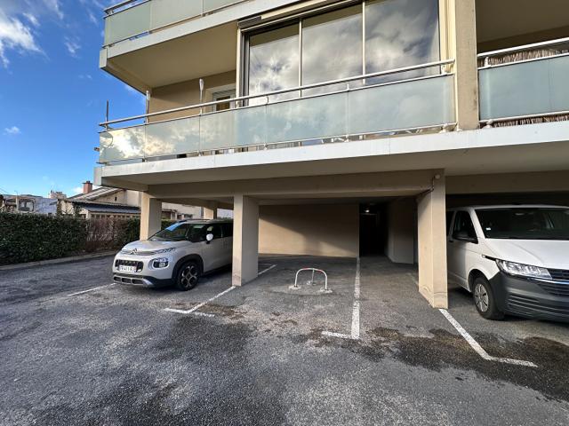 Place de parking dans résidence sécurisée