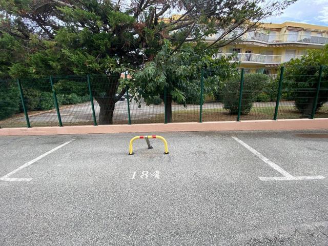 Place de parking extérieur Fréjus