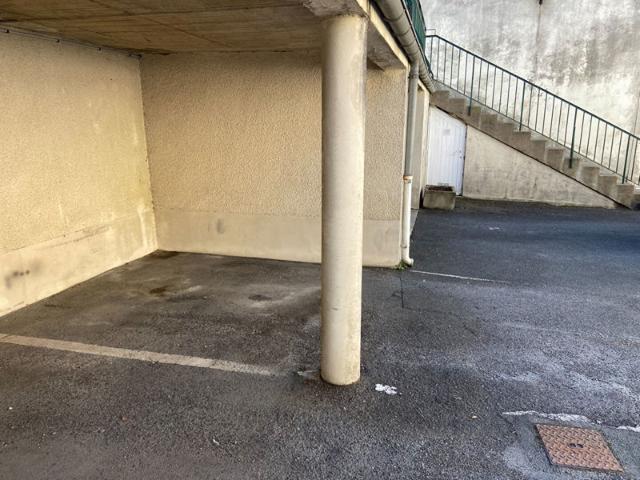 Place de parking Poitiers centre ville rue saint hilaire