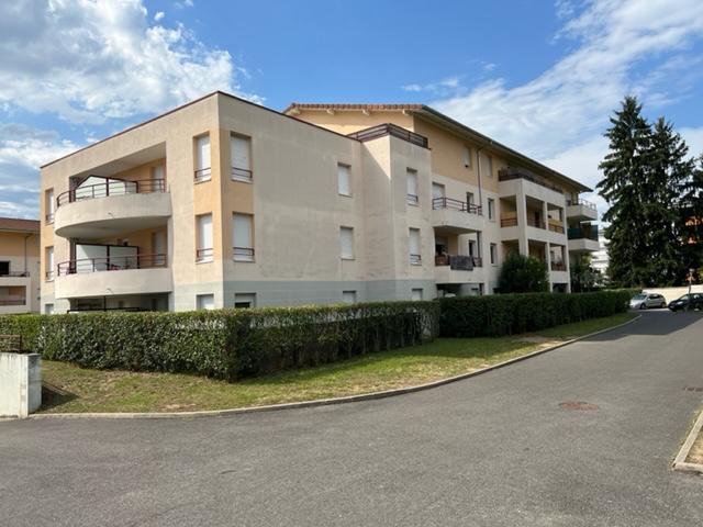 Place de parking sous sol proche douane