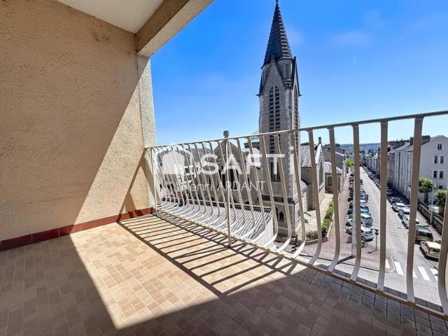 Place des carmes: appartement trois pièces, refait à neuf ! Ascenseur