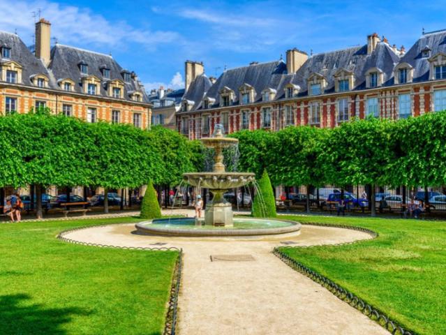 Place des Vosges Courtyard