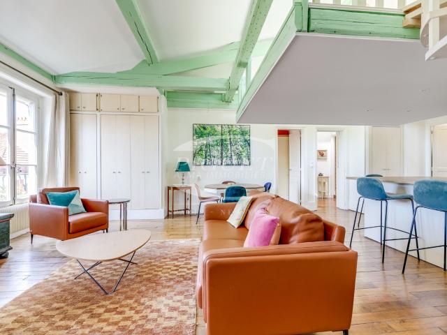 PLACE DES VOSGESCatherine PiguetAlma Immobilier