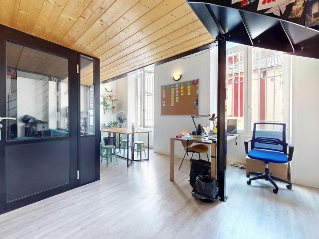 Place Guichard / rue de Créqui Bureaux rénovés de 46 m2 sur 2 niveaux