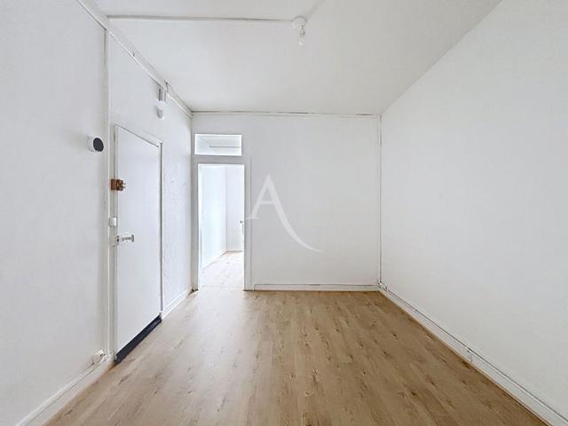 PLACE NEY T2 RENOVE NON MEUBLE DISPONIBLE