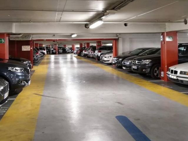PLACE PARKING PUBLIC PEY BERLAND
