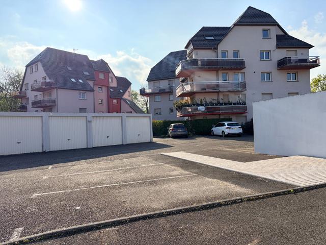 Place s de parking dans un environnement calme