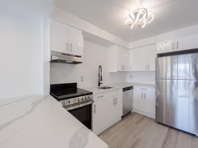 Place Sussex Studio Apartment for Rent at 1225 Rue Du Sussex, Montréal, QC H3H 2A2