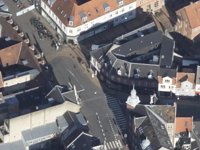 Placering på hjørnet af Vestergade og Ny Vestergade med stor eksponering
