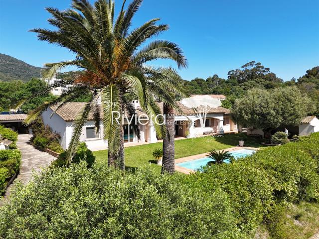 Plage et Commerces à pied ! Piscine, Vue Mer et 4 chambres 190m² Cavalaire sur Mer