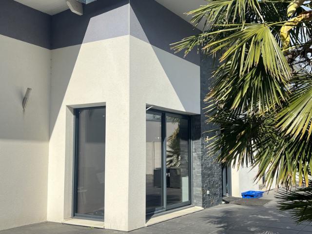Plain pied moderne aux volumes exceptionnels, proche plage