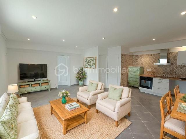 Plain pied avec jardin – Appartement rénové avec extérieur et stationnements – Centre de Meschers