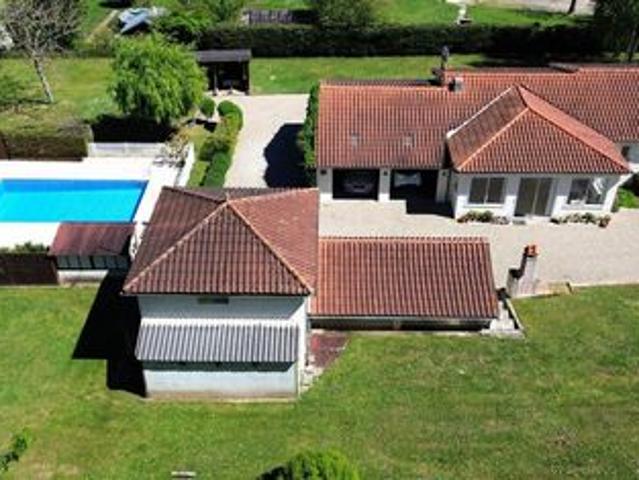 Plain pied avec piscine et studio indépendant