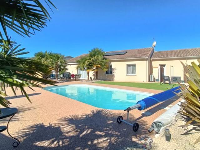 PLAIN PIED AVEC PISCINE NEUVILLE DE POITOU