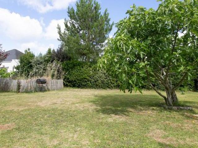 Plain pied avec véranda et magnifique jardin clos