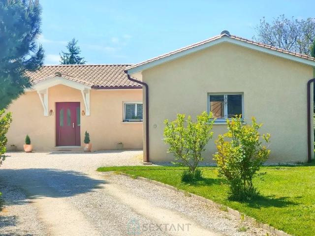 PLAIN PIED CLASSE A, AVEC BEAU TERRAIN PLAT CLOTURE