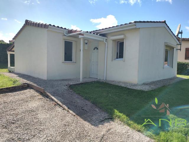Plain pied dans un village de vacances à Écuras 16220 48m² Ecuras