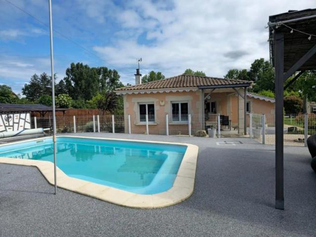 Maison 5 pièces, piscine et jardin à Houeillès