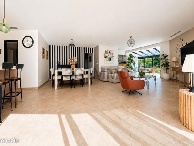 Plain pied familial 168 m², 5 chambres, cadre verdoyant