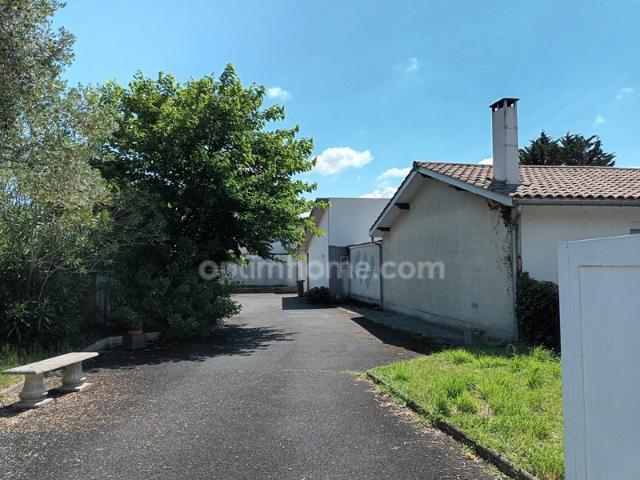 Plain pied fonctionnel avec potentiel Emplacement privilégié à Blanquefort