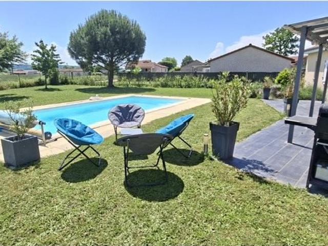 Plain Pied lumineux avec piscine dans secteur calme 151m² Randan
