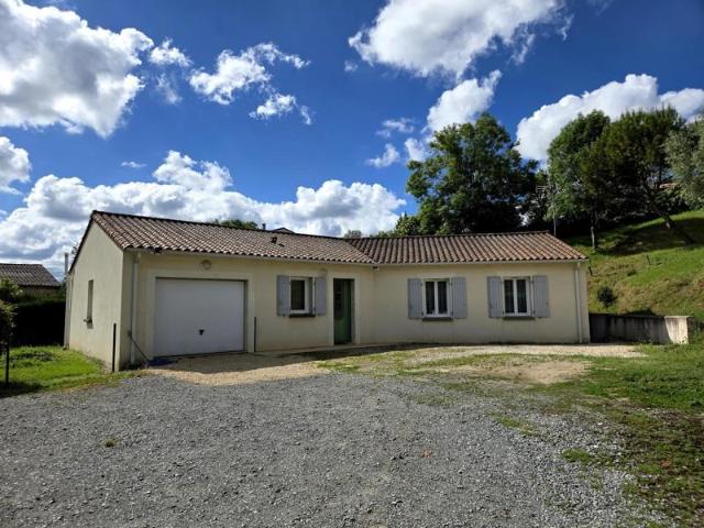Plain pied lumineux, trois chambres, garage, jardin, pompe à chaleur, grande pièce de vie aux portes de Niort!