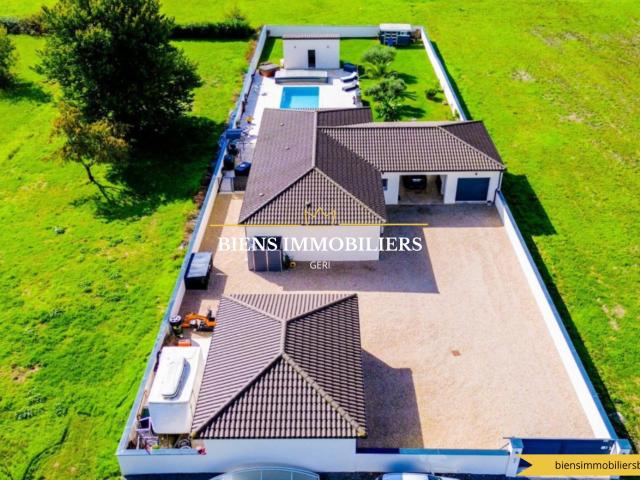 Villa de plain pied avec piscine chauffée, studio indépendant et double garage