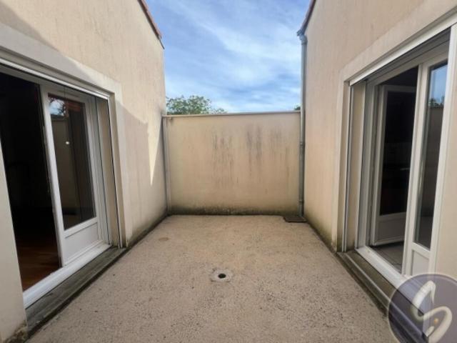 PLAIN PIED 3 chambres en retrait axe principal