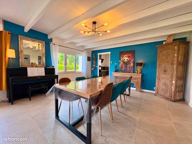 PLAIN PIED 3 chambres, véranda, parcelle de 2000 m2, entièrement rénové au MARAIS DE GUINES