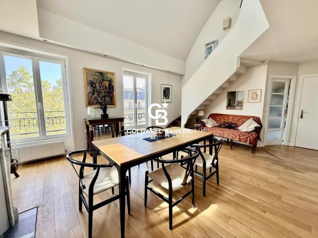 Plaine Monceau – Duplex d’exception 130m2 3 chambres au dernie