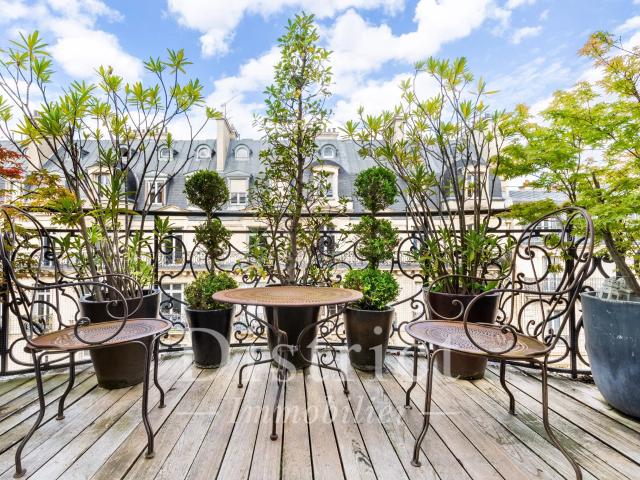 Plaine Monceau. Rare appartement de 121m² avec terrasse et balcon