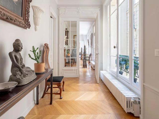 Plaine Monceau. Superbes volumes