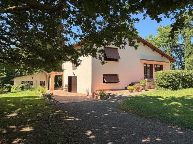 PLAISANCE DU GERS 32 sur les coteaux, PROPRIETE D ARCHITECTE 1965 sur 2HA, Dépendances, un peu cachée, VUE Pyrénées et bois, sans vis à vis, CALME