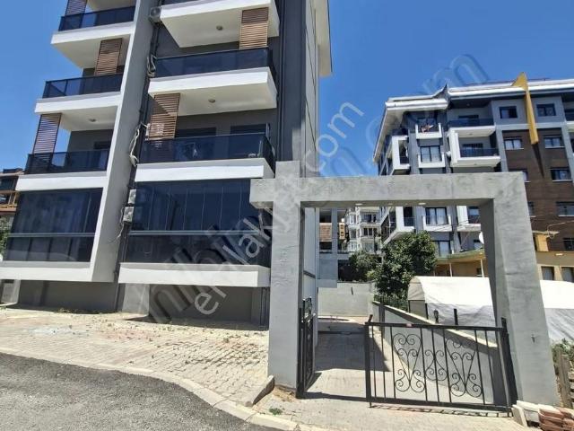 Çıplakl'da Geniş 62 M2 1+1 Daire
