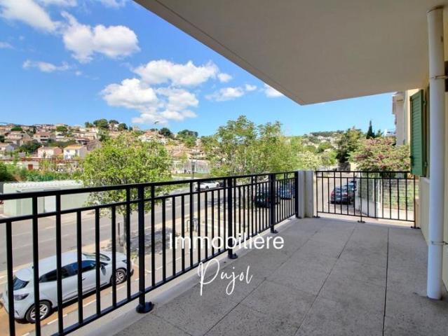Plan de Cuques 13380 Location appartement T2 avec terrasse et parking