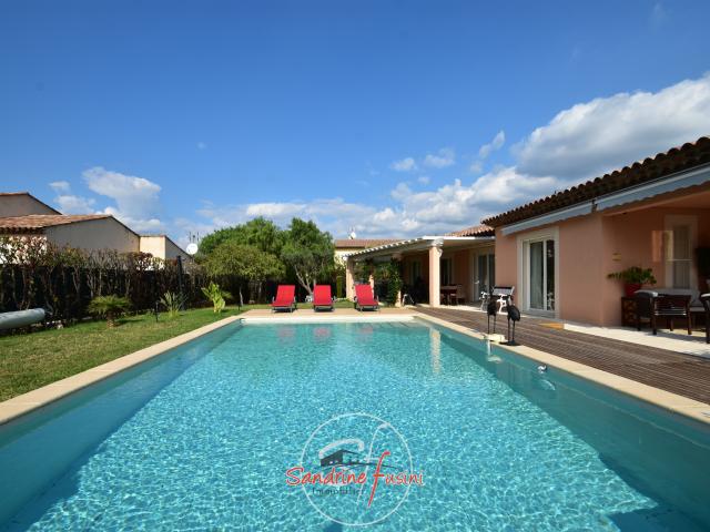 Plan de Carros: Belle villa individuelle de plain pied avec piscine et vaste sous sol de130 m2