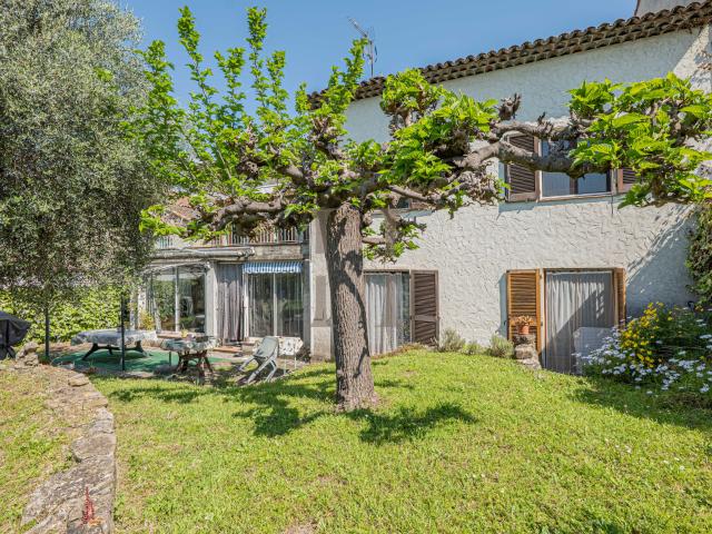 Plan de Grasse 3P 88 m2 avec jardin de 620 m2, garage et parking