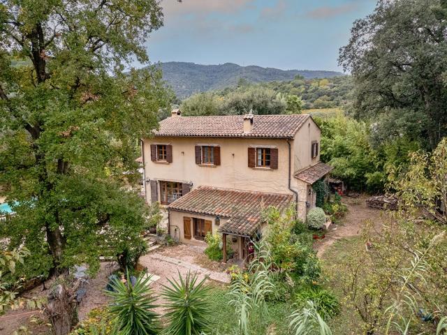 Plan De La Tour: Maison Provençale pleine de charme 150m² Le Plan de la Tour