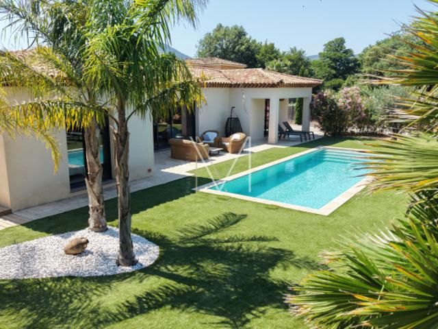 PLAN DE LA TOUR / VILLA DE PLAIN PIED ET A PROXIMITE IMMEDI