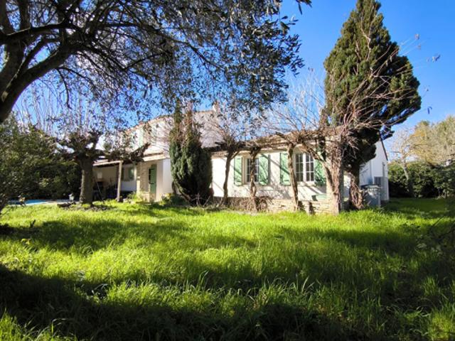 PLAN D'ORGON Villa familiale 122 m² avec piscine et suite parentale Cadre calme sans vis à vis