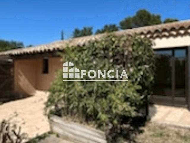 Plan D'Orgon, maison de plain pied 84 m2 édifiée sur 409 m2, avec garage