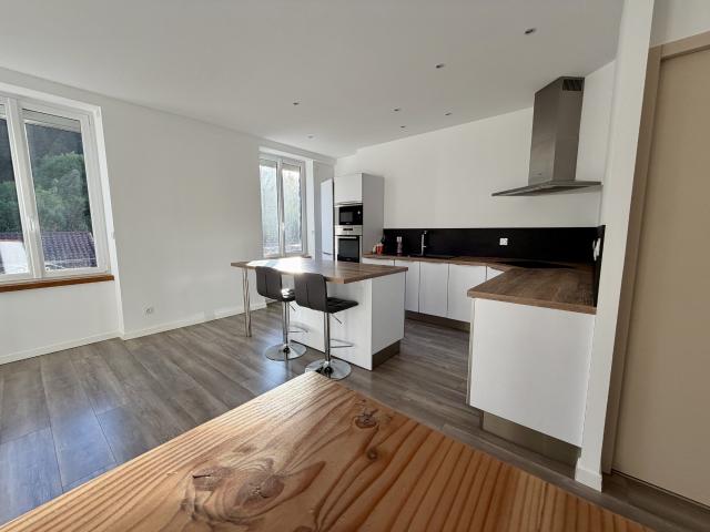 PLANFOY 42 BEL APPARTEMENT F3 TRES BON ÉTAT AVEC GARAGE