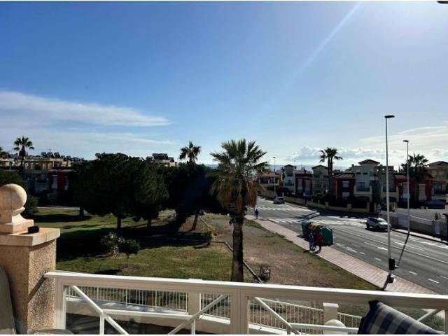 Planta alta luminosa y bien conservada aprox. 61 m2 1.ª planta con gran piscina comunitaria y te