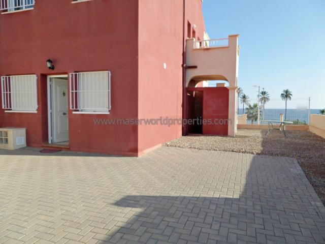 PLANTA BAJA CON AMPLIA TERRAZA Y VISTAS AL MAR